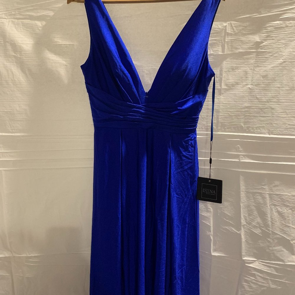 MAC Duggal. Long floor length gown in Blue. Pleated gown. Satin-like material